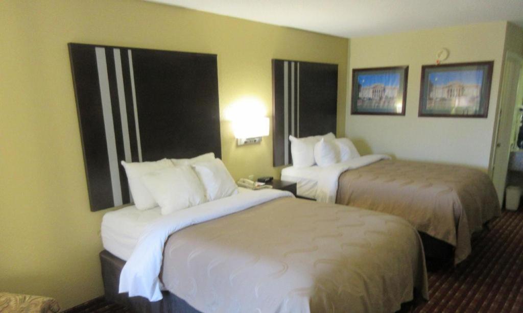 Quality Inn Andalusia Eksteriør billede